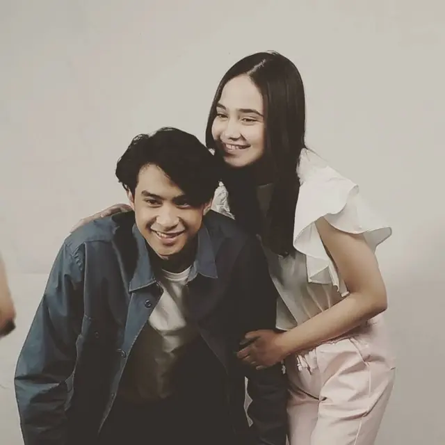 Momen Kebersamaan Syifa Hadju dan Devano Danendra. (Sumber: Instagram/telukalaska_md dan Instagram/jimmy.mambo)