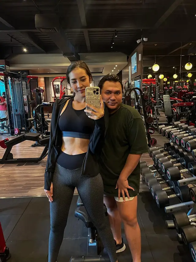 Sukses Turun Berat Badan, Ini 6 Potret Anya Geraldine Pamer Perut RataSukses Turun Berat Badan, Ini 6 Potret Anya Geraldine Pamer Perut Rata