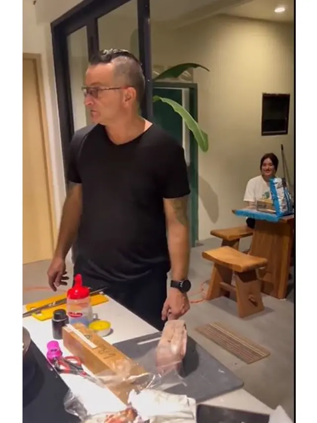 6 Potret Bryan Domani Masak Bareng Sang Ayah, Ditatap Senyum Mawar de Jongh