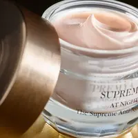 Krim mata mewah dari Sisley ampuh untuk atasi kerutan dan dark circle di mata secara instan (Sisley)