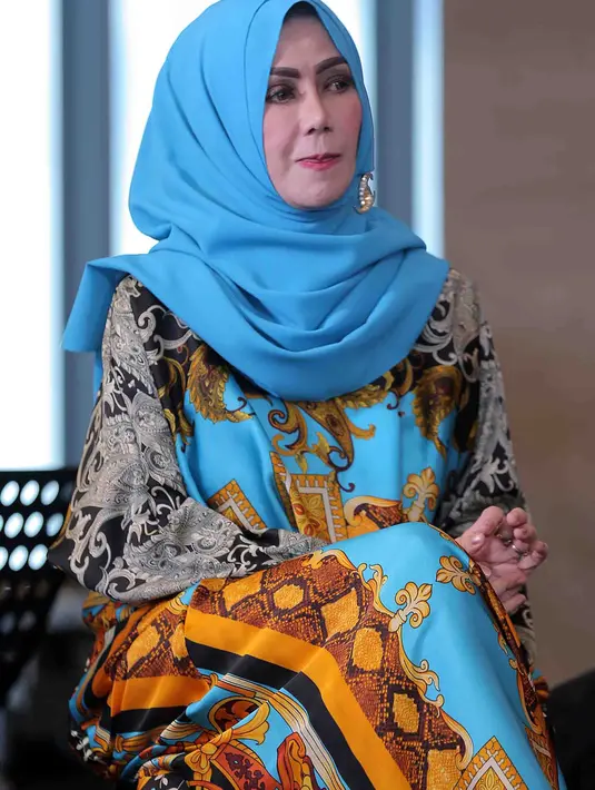 Mudi Pagau selaku tante dari Raffi Ahmad mengatakan bahwa Ibunda Raffi sering mengutarakan kekesalannya atas komentar negatif dari haters. Ia juga melihat komentar haters sudah melebihi batas kewajaran. (Deki Prayoga/Bintang.com)