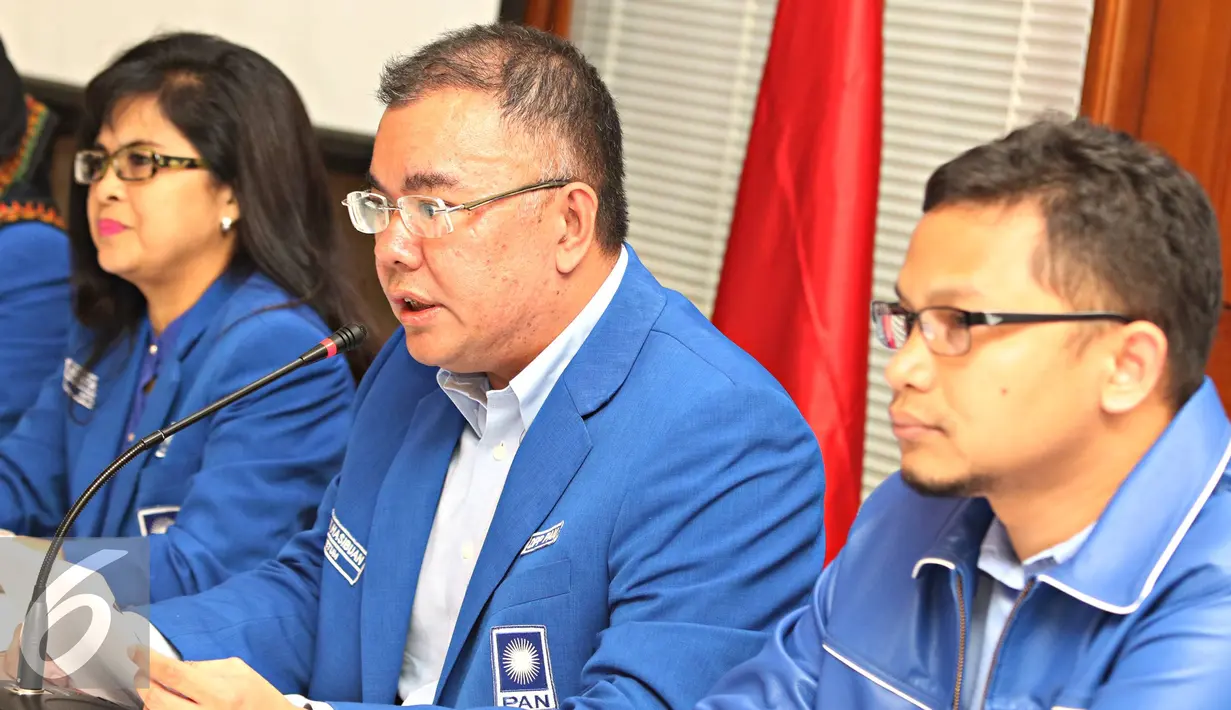 Wakil Ketua Umum PAN Bara Hasibuan memberikan keterangan refleksi akhir tahun di Kantor DPP PAN, Jakarta, Selasa (29/12). PAN menyampaikan pandangannya dalam menyikapi permasalahan pemerintahan sepanjang tahun 2015. (Liputan6.com/Immanuel Antonius)