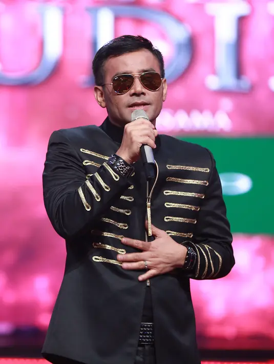 Ditemui Bintang.com di Studio Sepat, TB Simatupang, Jakarta Selatan, Kamis malam (1/10/2015), Judika mengaku kerap menggunakan batik saat tampil di luar negeri. (Deki Prayoga/Bintang.com)