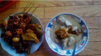 Menu makan siang ini sungguh tidak saja lezat tapi unik, sate blengong dari Tegal Jawa Tengah.