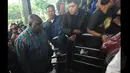 Komisioner Komnas HAM, Natalius Pigai, saat masuk ke Gedung KPK, Jakarta, (27/1/2015). Kedatangannya untuk meminta keterangan, melengkapi penyelidikan berkaitan dengan dugaan kriminalisiasi terhadap pimpinan KPK oleh Polri. (Liputan6.com/Herman Zakharia)