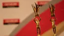Piala Djarum Superliga 2017 dipamerkan saat jumpa pers di Hotel Kempinski, Jakarta, Rabu (11/1/2017). Sempat absen, Djarum Superliga tahun ini akan diselenggarakan di kota pahlawan, Surabaya. (Bola.com/Vitalis Yogi Trisna)