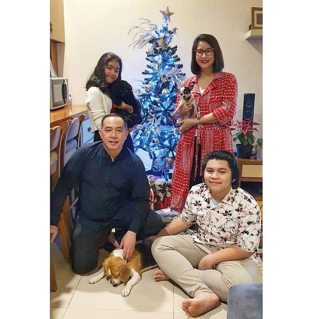 Novita Angie dan Sapto Harya Rajasa rayakan natal