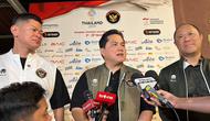 Menteri Pemuda dan Olahraga (Menpora) RI, Erick Thohir, menggelar sesi wawancara dengan wartawan bersama Ketua NOC Indonesia, Raja Sapta Oktohari, dan Chef de Mission (CdM) Tim Indonesia dalam SEA Games 2025, Bayu Priawan Djokosoetono, di Rumah Indonesia, Bangkok, pada Senin (15/12/2025) malam WIB.
