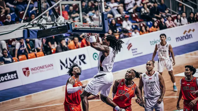 Tavario Miller membantu Dewa United menghajar Pelita Jaya di IBL 2024