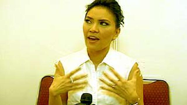 Becky Tumewu Memasang Silikon - ShowBiz Liputan6.com