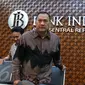 Gubernur Bank Indonesia (BI) Agus Martowardojo (batik hitam) saat akan memberikan keterangan pers di Jakarta,(19\8). Hasil Rapat Dewan Gubernur BI mencatat triwulan II 2016  mempertahankan 7 days Repo Rate sebesar 5,25 persen. (Liputan6.com/Angga Yuniar)