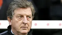 Fulham&#039;s English manager Roy Hodgson is pictured before a Premier League match against Chelsea at Craven Cottage in London, on December 28, 2008. AFP PHOTO / Glyn Kirk