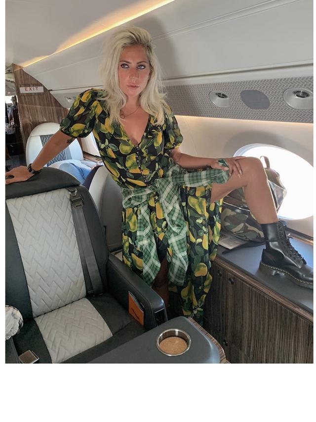 Biasa Nyentrik, Ini 6 Gaya Lady Gaga dengan Tampilan Sederhana