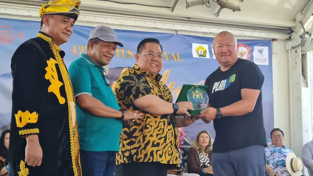 Ketua Kadin Sulawesi Tenggara Anton Timbang promosi budaya di Los Angeles Amerika Serikat.
