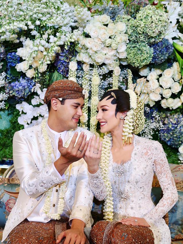 6 Potret Kemesraan Panji Trihatmodjo Dan Varsha Strauss Showbiz Liputan6 Com