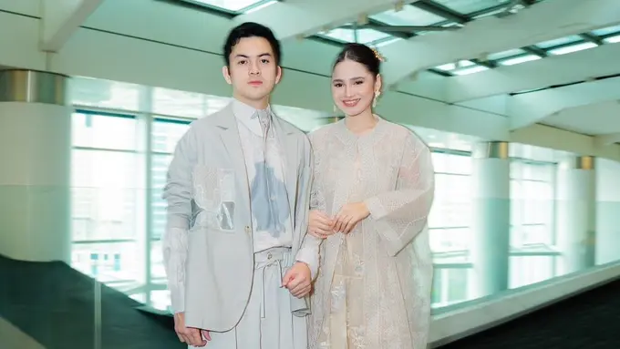 6 Tampilan Serasi Syifa Hadju dan Rizky Nazar Dibalut Sapto Djojokartiko di Premiere Bismillah Kunikahi Suamimu