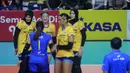 Reaksi Pemain Pemain Bandung Bjb Tandamata saat melawan Jakarta BIN pada laga Final Four PLN Mobile Proliga 2023 yang berlangsung di GOR Jatidiri, Semarang, Jawa Tengah, Sabtu (04/03/2023) malam WIB. Jakarta BIN menang tiga set langsung dengan skor 30-28, 26-24, dan 25-15. (Dok. Proliga 2023)