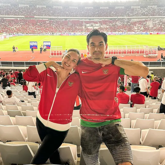 6 Pasangan Artis Sudah Menikah Nonton Timnas di GBK, Pamer Kekompakan Bak ABG