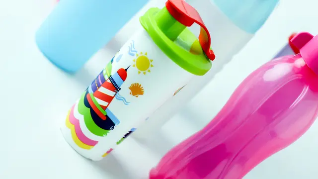5 Cara Pilih Tumbler Minum yang Aman dan Sehat, Nggak Cuma Desainnya yang Lucu (4)
