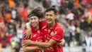 Selebrasi Arlyansyah Abdulmanan (kiri) bersama Dony Tri Pamungkas (kanan) usai berhasil mencetak gol ke gawang Persijap Jepara pada pekan ke-16 BRI Super League 2025/2026 di Stadion Utama Gelora Bung Karno (SUGBK), Jakarta Pusat, Sabtu (3/1/2026) sore WIB. (Bola.com/Abdul Aziz)
