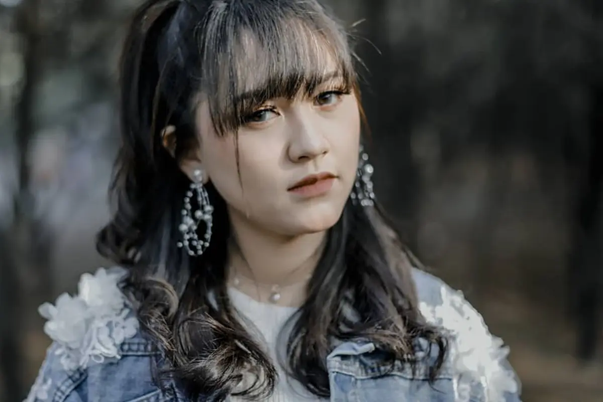 FOTO: Gaya Pedangdut Happy Asmara Saat Pakai Denim, Memesona
