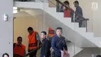 Empat tersangka kasus suap Purbalingga, yaitu Kabag ULP Purbalingga Hadi Iswanto bersama tiga kontraktor, Hamdani Kosen, Librata Nababan, dan Ardirawinata Nababan usai menjalani pemeriksaan lanjutan di KPK, Jakarta, Senin (30/7). (Merdeka.com/Dwi Narwoko)