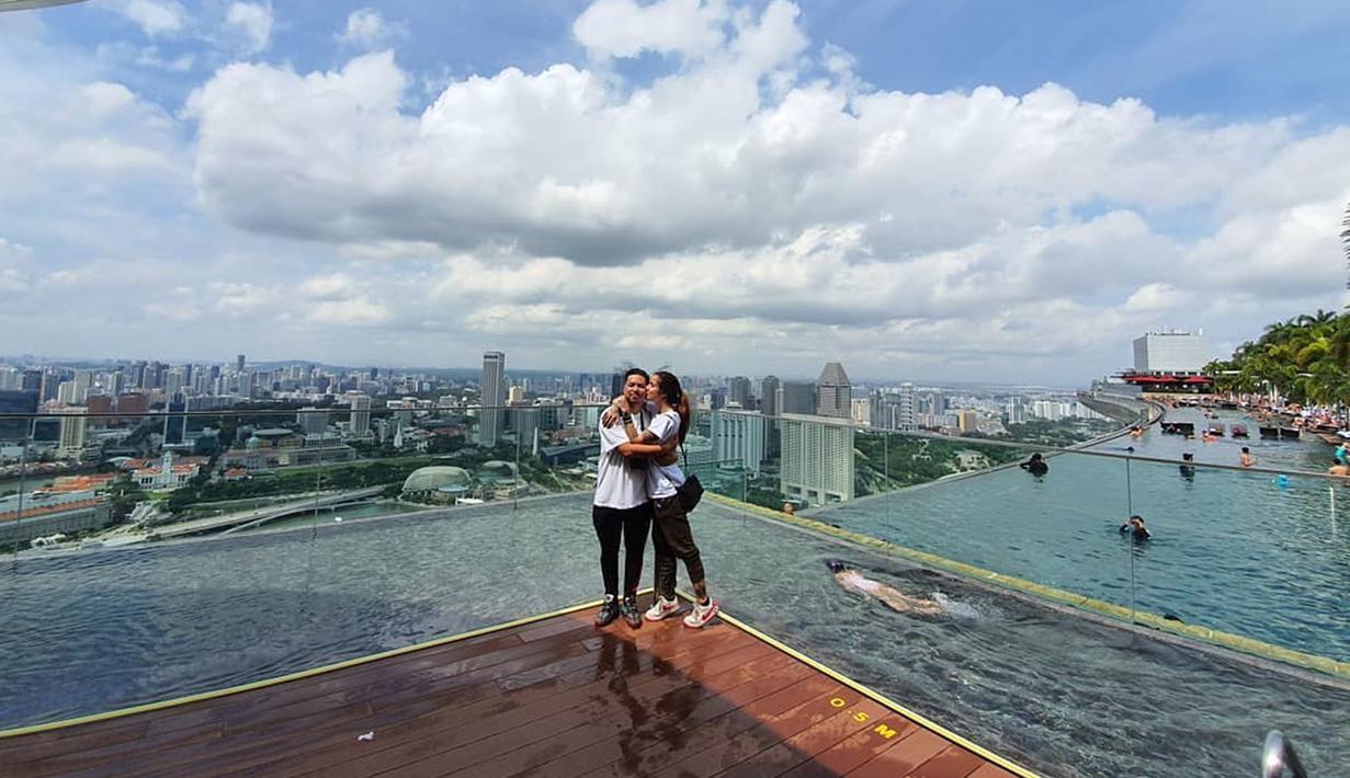 FOTO: Gaya Santai Sheila Marcia saat Liburan, Cantik ...