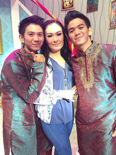 Momen Manis Rizki Ridho D'Academy dan Iis Dahlia (sumber: instagram.com/da2_rizki123)