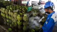 Untuk diketahui, ukuran yang dipakai dalam perdagangan LPG baik dalam skala besar maupun kemasan tertentu yang dipergunakan untuk rumah tangga, mengacu pada berat dalam kilogram maupun metrik ton. (Liputan6.com/Herman Zakharia)