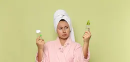 Sodium Lauryl Sulfate (SLS) dan Sodium Laureth Sulfate (SLES) merupakan bahan aktif penting yang berperan besar untuk rambut. (foto/dok: freepik/kamranaydinov)