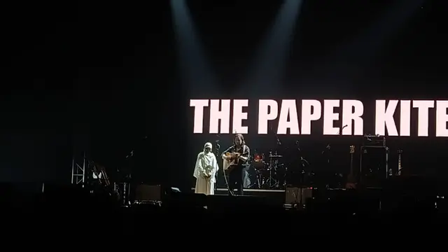 The Paper KItes