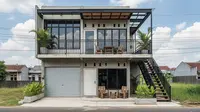 7 Inspirasi Rumah Gaya Industrial 2 Lantai dengan Balkon, Modern dan Fungsional