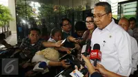 Menteri Desa PDT dan Transmigrasi Eko Putro Sandjojo memberi keterangan kepada awak media usai melakukan pertemuan di Gedung KPK, Rabu (1/2). Pertemuan membahas soal anggaran dana desa untuk mencegah dari penyimpangan korupsi. (Liputan6.com/Helmi Afandi)