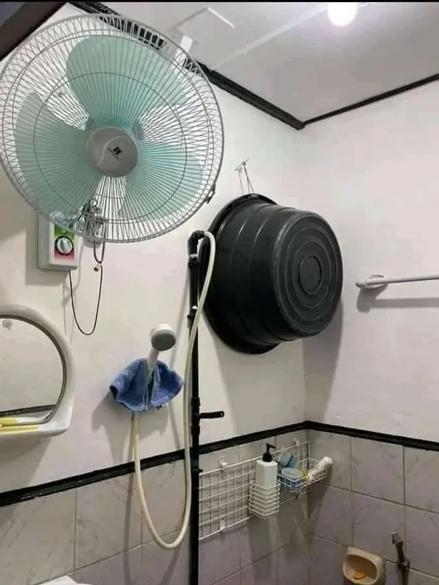 6 Potret Kamar Mandi dengan Fasilitas Lengkap Ini Bikin Heran