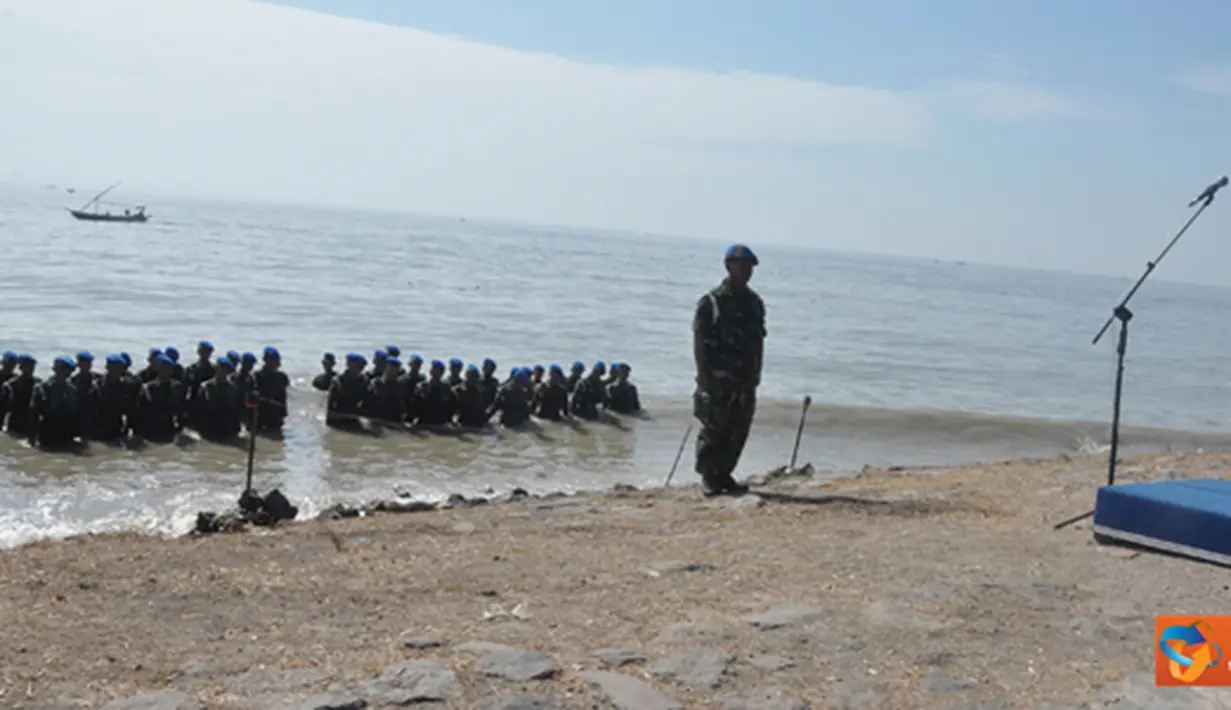 Citizen6, Surabaya: Sebanyak 45 siswa Dikmaba PK TNI AL angkatan Ke - 31 yang digembleng di Pusdikpomal Kobangdikal berhak memakai  " Baret Biru ". (Pengirim: Kobangdikal).
