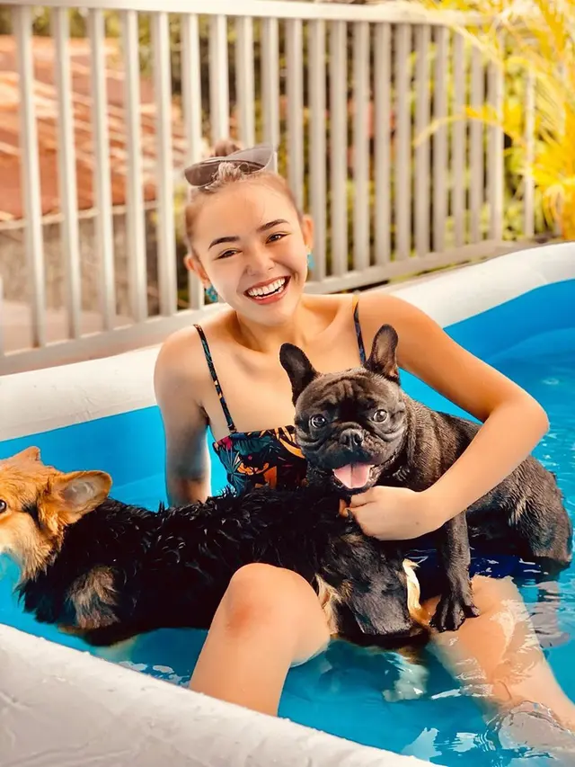 Gaya Pemotretan Amanda Manopo 'Di Rumah Aja', Memukau