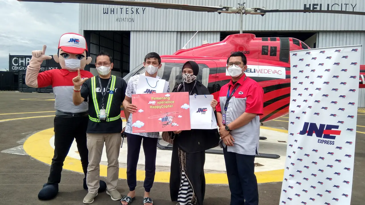Para pemenang JNE Xperience Happy Copter