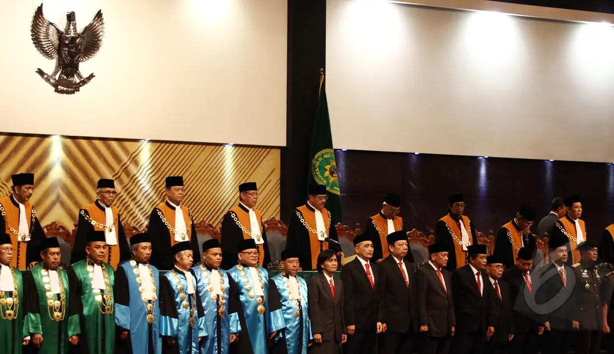 Suasana sidang pleno laporan tahunan Mahkamah Agung (MA) tahun 2014 di Jakarta Convention Center, Senin (17/3/2015). MA mencatat rasio produktivitas memutus perkara tahun 2014 meningkat 5,20 persen dibandingkan tahun 2013. (Liputan6.com/Faizal Fanani)