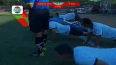 Pemain bertahan PBR, Nova Arianto sukses memaksimal tendangan penjuru yang dilepaskan Kim Jeffrey Kurniawan melalui sundulan kepalanya yang gagal dibendung para pemain Gresik United.
