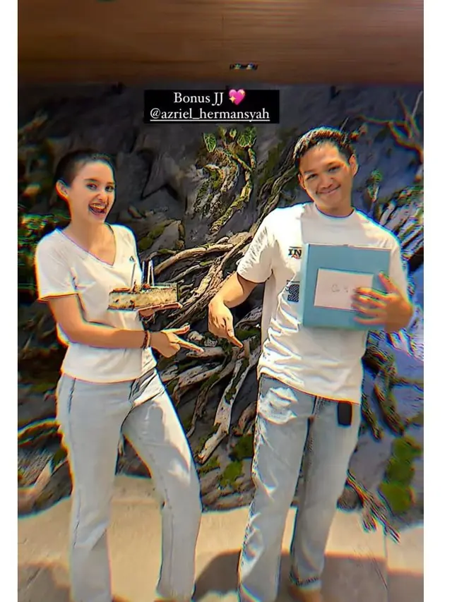 8 Momen Kejutan Ulang Tahun Azriel Hermansyah, Lamar Sarah Menzel saat Dinner