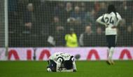 Penyerang Tottenham Hotspur asal Senegal bernomor punggung 29, Pape Matar Sarr, bereaksi setelah pertandingan Liga Inggris antara Tottenham Hotspur dan Newcastle United di Stadion Tottenham Hotspur di London, pada 10 Februari 2026. Tottenham kalah dalam pertandingan tersebut dengan skor 1-2. (Glyn KIRK/AFP)