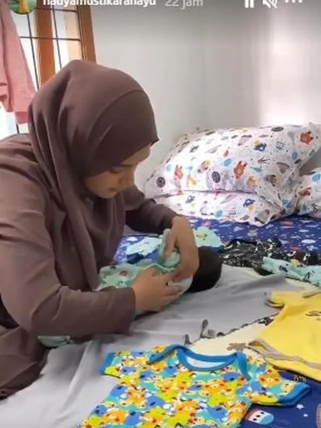 Sudah Bisa Bertemu Sang Anak, Ini 6 Potret Nadya Mustika Momong Buah Hati