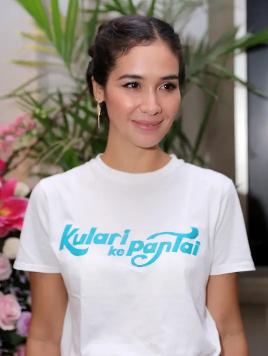 "Ini perjalanan panjang dan memang komitmen semua tim bekerja keras. Mereka muncul pas banget semua dengan semua keunikannya. Terutama dua pemeran utama yang luar biasa," ujarnya. (Deki Prayoga/Bintang.com)