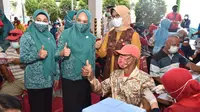 Vaksinasi lansia di Sidoarjo (Dian Kurniawan/Liputan6.com)