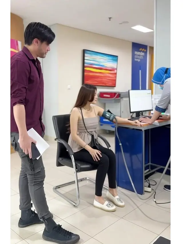 7 Potret Kevin Aprilio dan Vicy Melanie Umumkan Kehamilan Pertama, Dinantikan 2 Tahun