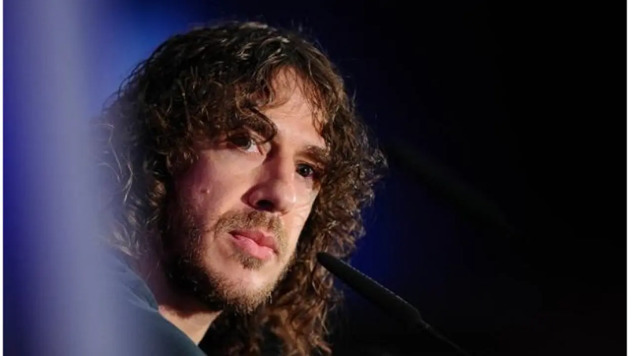 Bek legendaris Barcelona, Carles Puyol, meminta Neymar memberi kejelasan terkait rumor transfernya ke Paris Saint-Germain. (Reuters/Juan Medina)