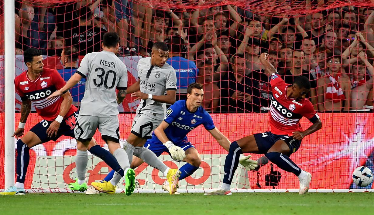 PSG menggandakan keunggulan pada menit ke-27 melalui gol Lionel Messi. Ia berhasil menyambut umpan tarik yang dilepaskan Nuno Mendes dari sisi kiri. (AFP/Denis Charlet)