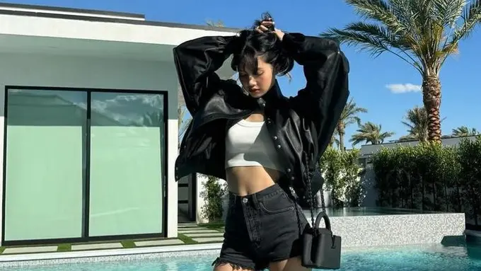 Tampilan Riasan Lisa Blackpink di Coachella