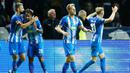 Para pemain Hertha Berlin merayakan gol yang dicetak oleh Ondrej Duda ke gawang Bayern Munich pada laga Bundesliga di Olympiastadion, Berlin, Sabtu (29/8/2018). Hertha Berlin menang 2-0 atas Bayern Munich. (AFP/Odd Andersen)