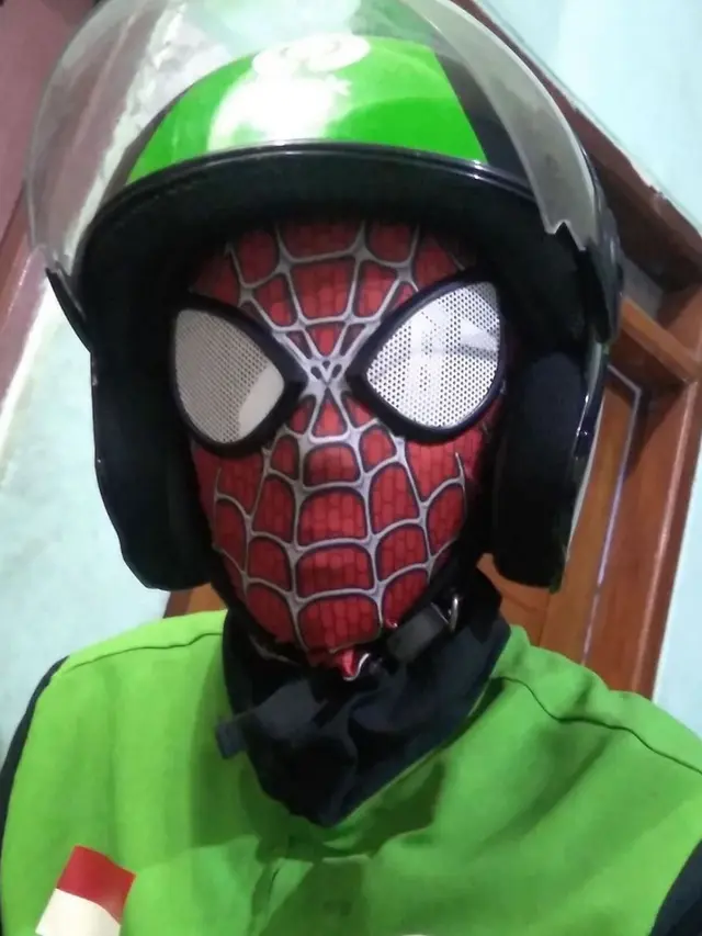 Gaya Driver Ojek Online saat Berasa Jadi Superhero Ini Bikin Geleng-Geleng